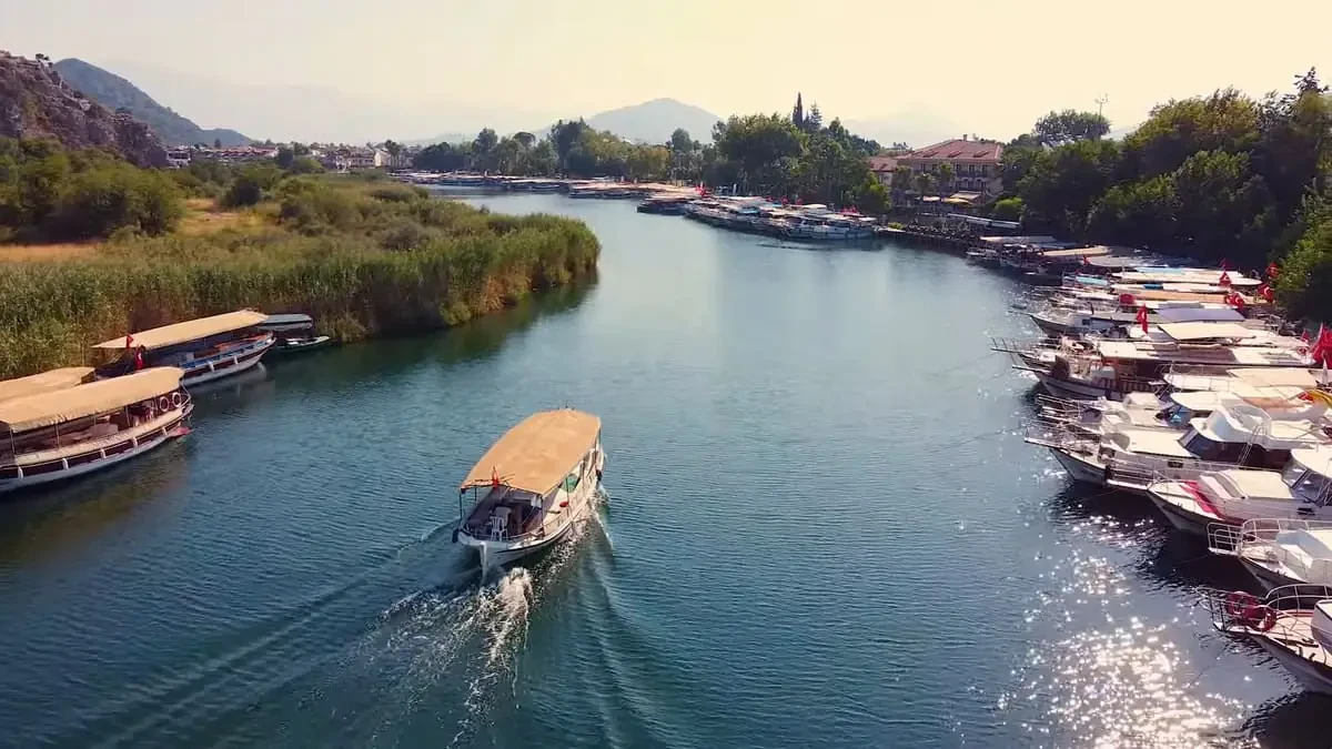 Tekne Turları: Kanalın Sessizliğinden İztuzu’nun Mavisine